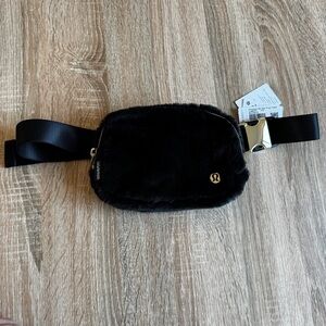 NWT Lululemon Everywhere Belt Bag Black and Gold Plush Fleece